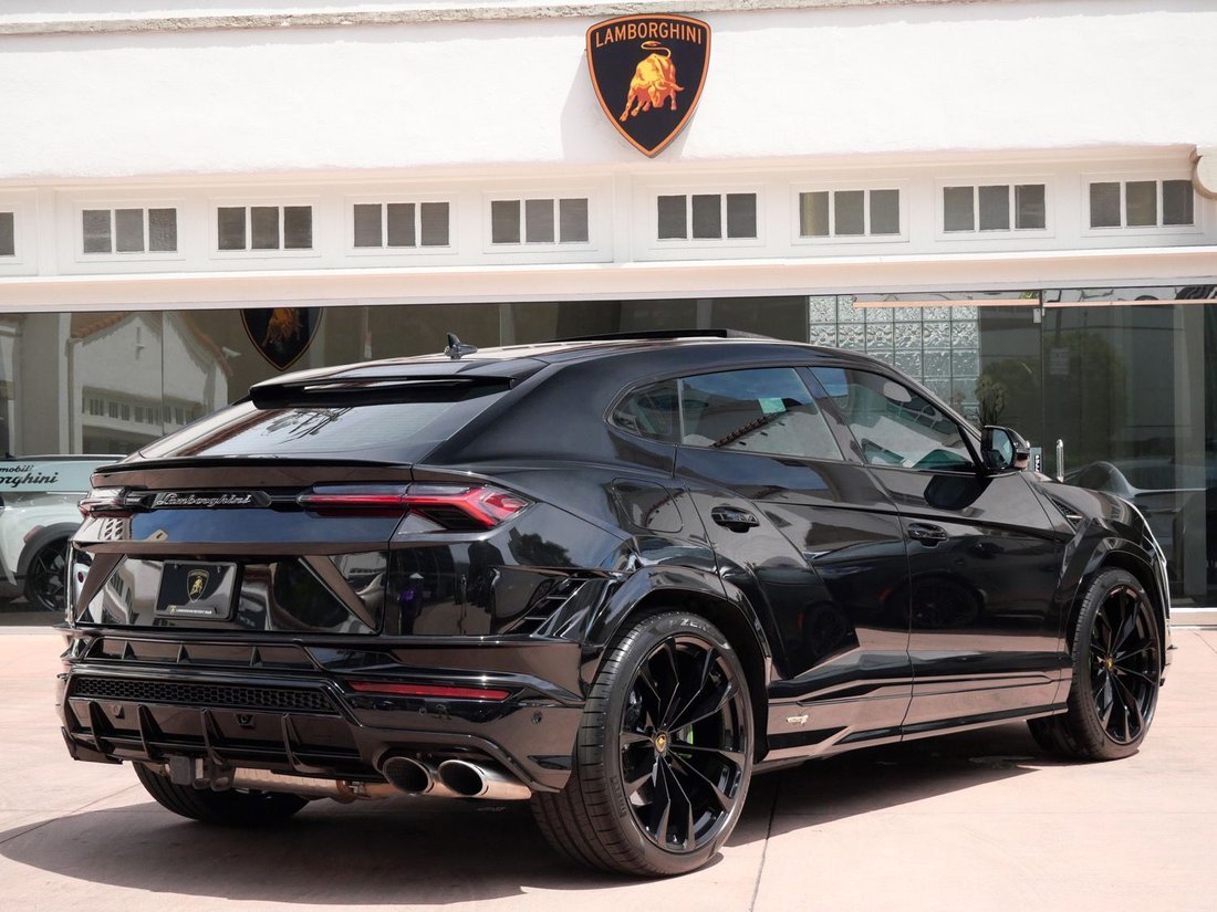 Suv in Beverly Hills, CA, United States 3 - 18546500