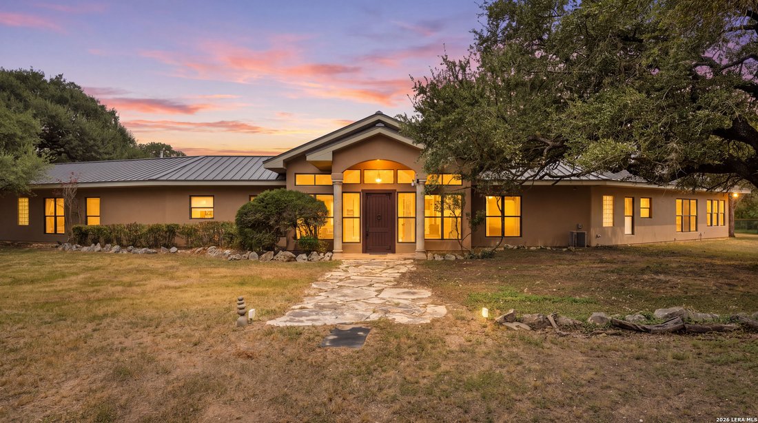 House in Seguin, Texas, United States 1 - 18713042