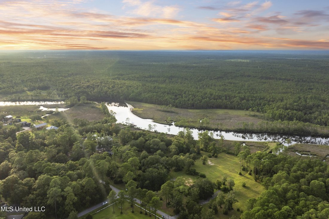 Land in Ocean Springs, Mississippi, United States 1 - 18709024