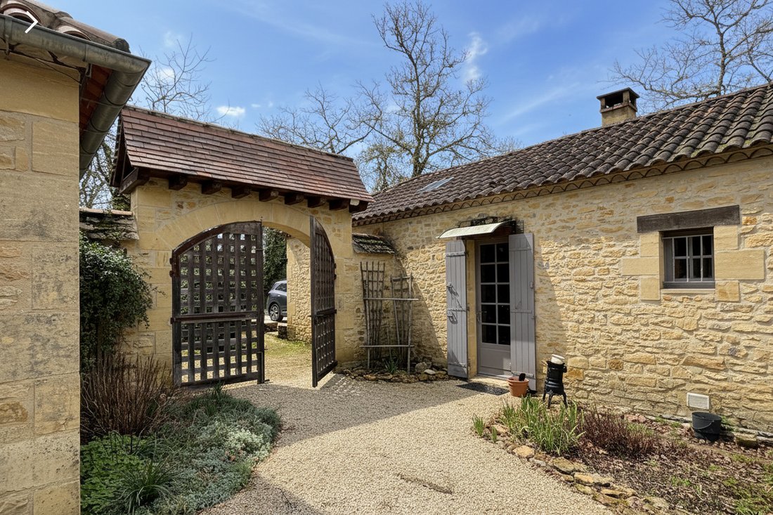 Estate in Le Bugue, Nouvelle-Aquitaine, France 3 - 18707075