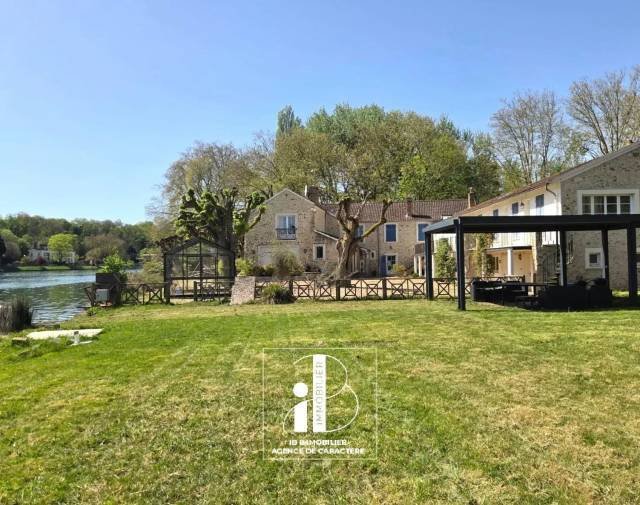 Estate in Seine-Port, Ile-de-France, France 1 - 17899041