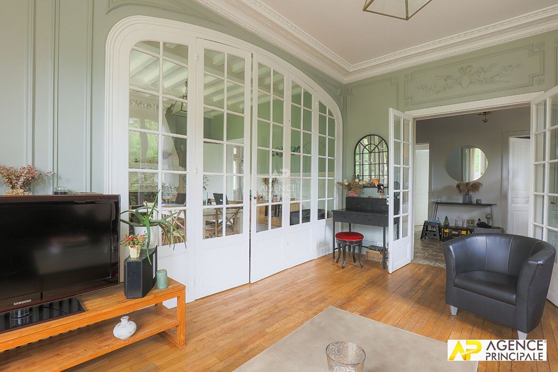 House in Napoleon, Maisons-Laffitte, France 2 - 18707027