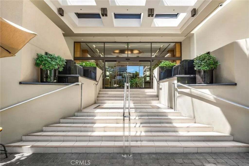 Condo in Los Angeles, California, United States 5 - 18708633