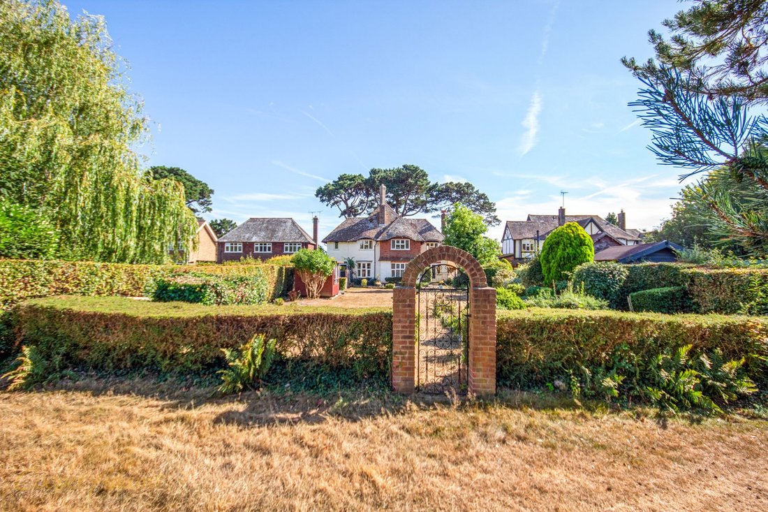 House in Angmering, England 3 - 18703082