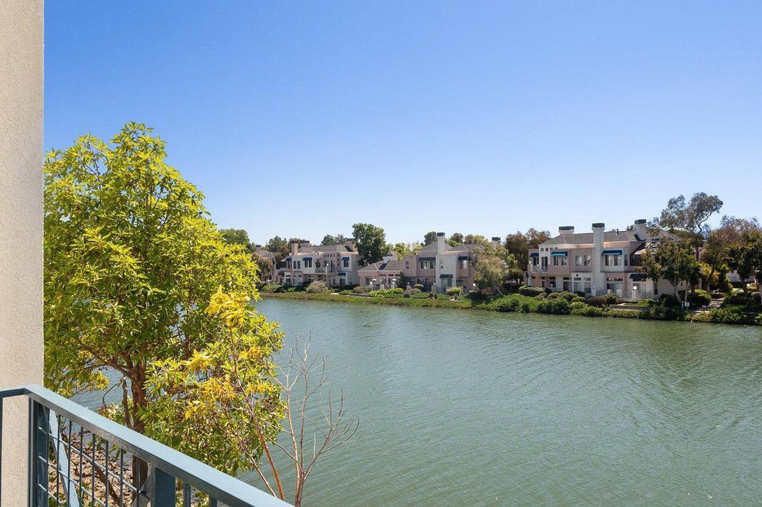 Condo in Redwood City, California, United States 2 - 18703021