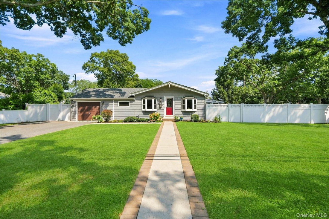 House in West Islip, New York, United States 1 - 18706894