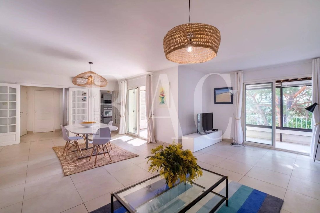 Villa in Croix des Gardes, Cannes, France 1 - 15622362