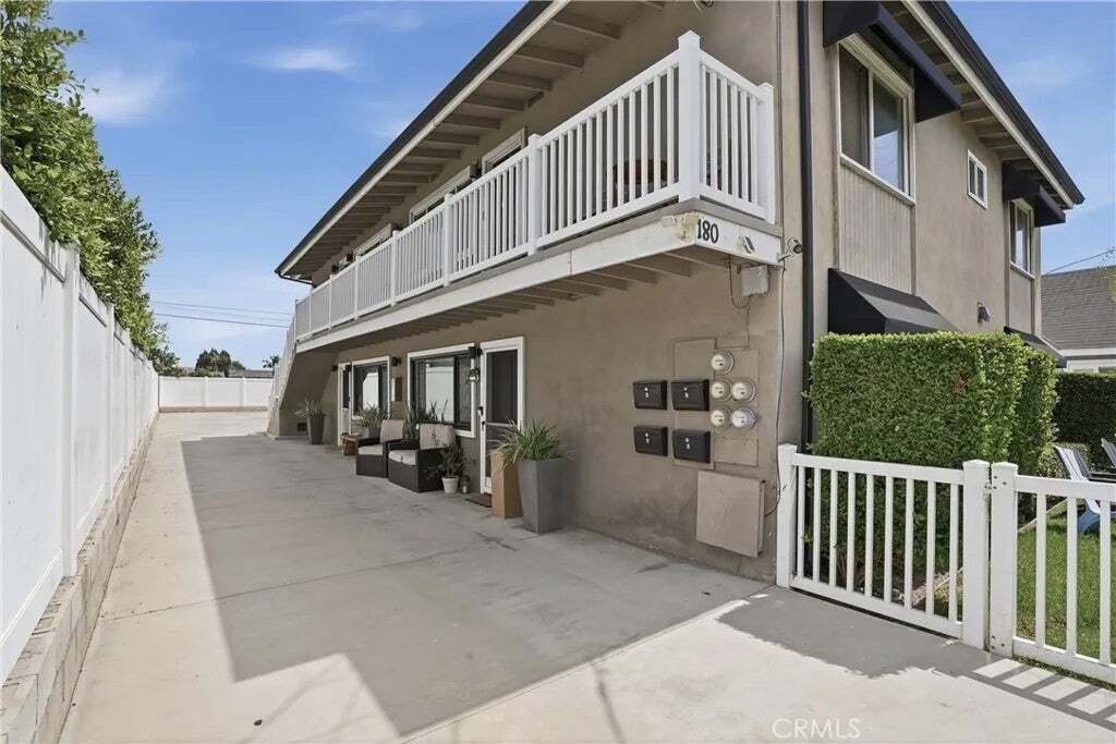 Costa Mesa, California, United States 5 - 18708611