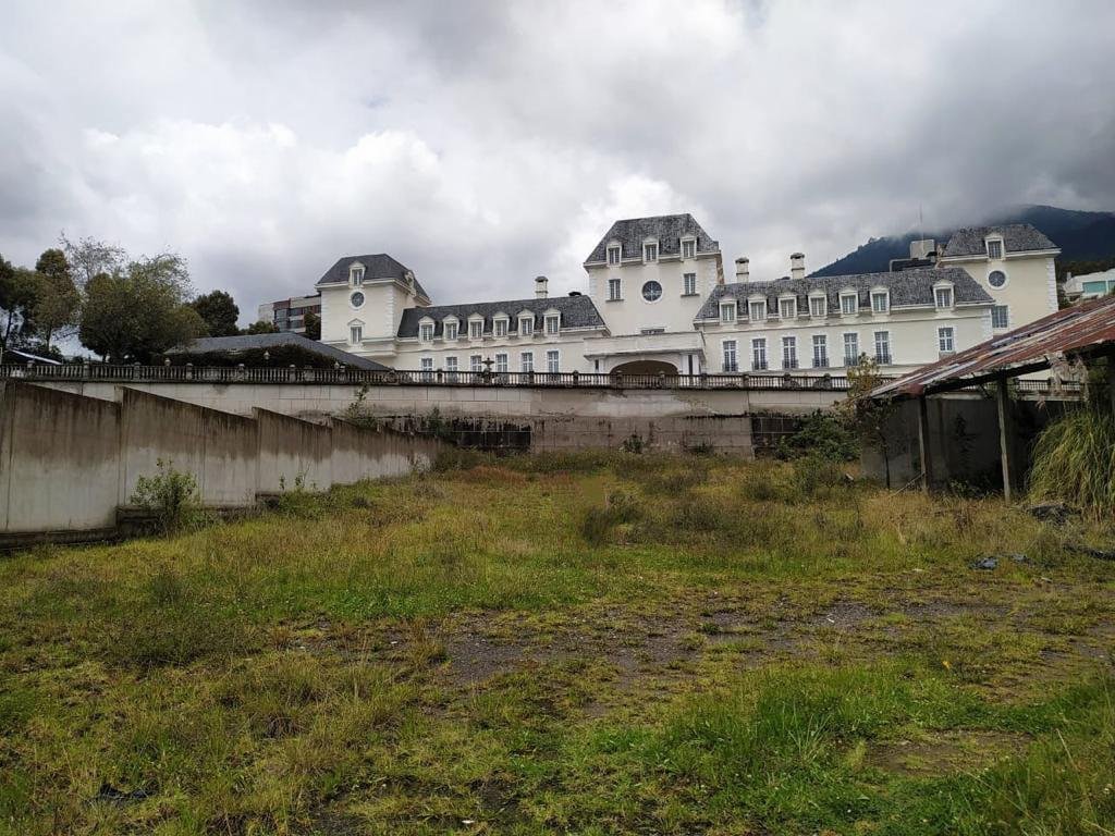 Land in Quito, Pichincha, Ecuador 1 - 18704672