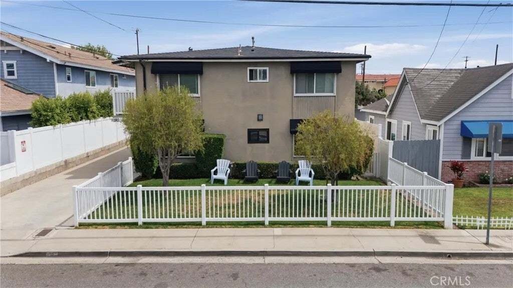 Costa Mesa, California, United States 2 - 18708611