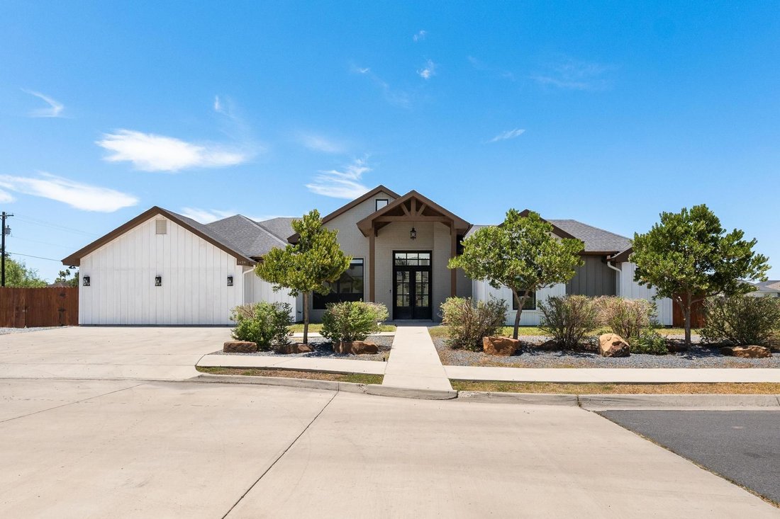 House in Harlingen, Texas, United States 1 - 18704803