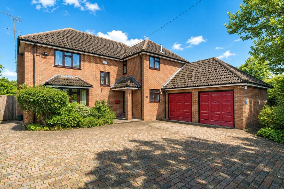 House in Lower Bourne, England 1 - 18705352