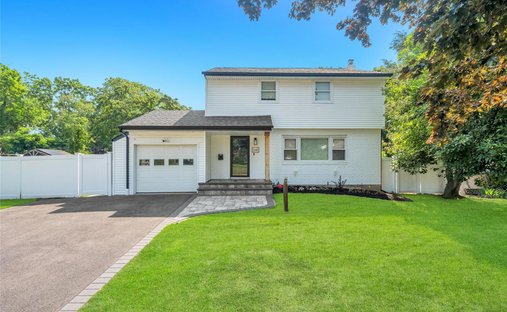 House in Centereach, New York, United States 1