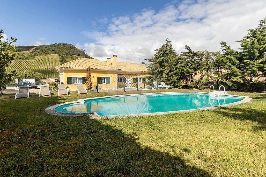 Villa in Santo Quintino, Lisbon, Portugal 1 - 18709377