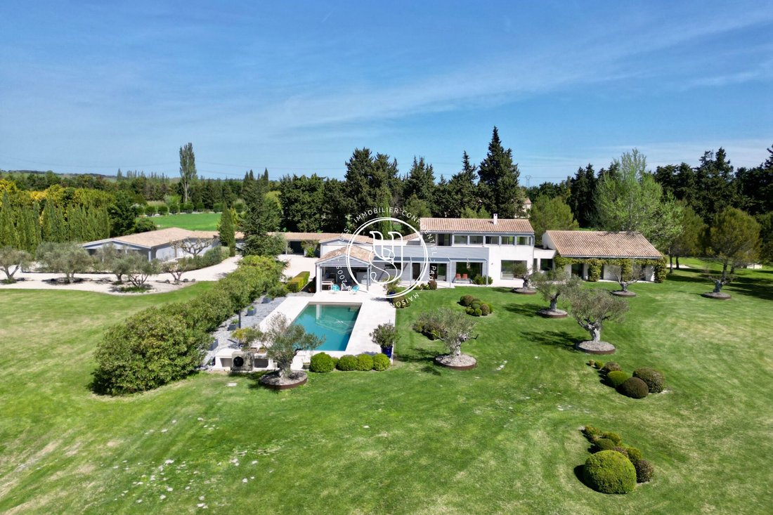 Villa in Saint-Rémy-de-Provence, Provence-Alpes-Côte d'Azur, France 1 - 18704049