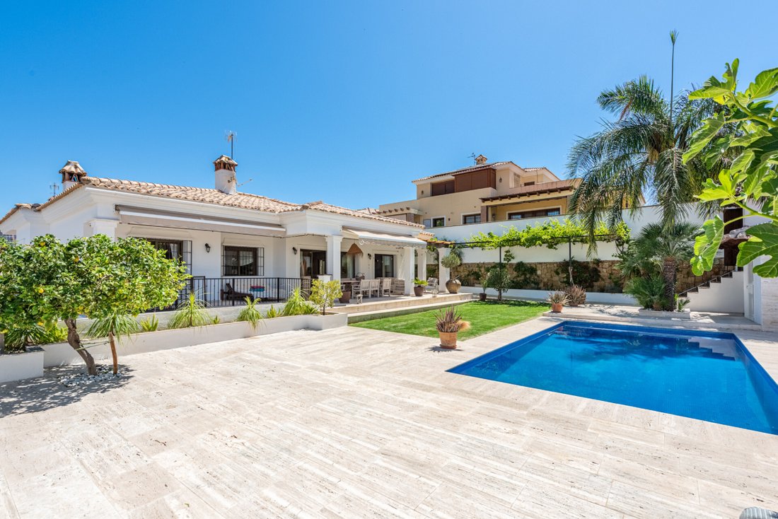 Villa in Rio Real, Marbella, Andalusia 2 - 17864174