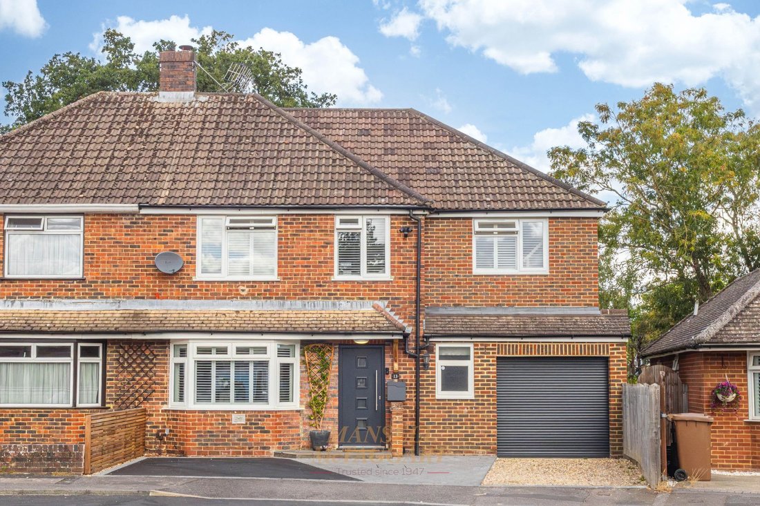 House in Horley, England 1 - 18704288
