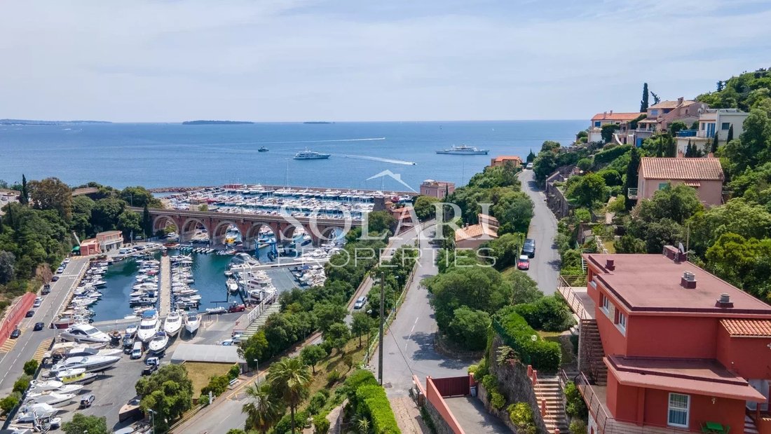 Villa in Théoule-sur-Mer, Provence-Alpes-Côte d'Azur, France 1 - 15699535