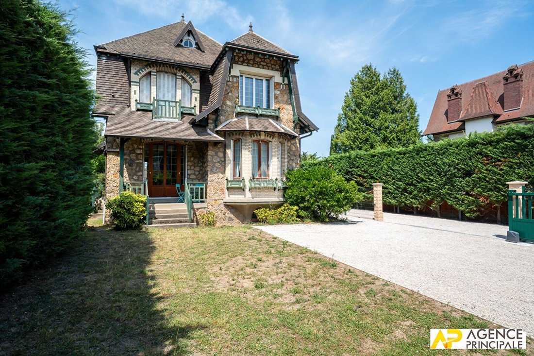House in Napoleon, Maisons-Laffitte, France 3 - 18707027