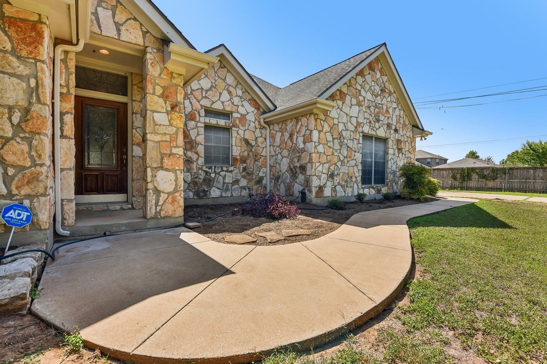 House in Buda, Texas, United States 3 - 18711409