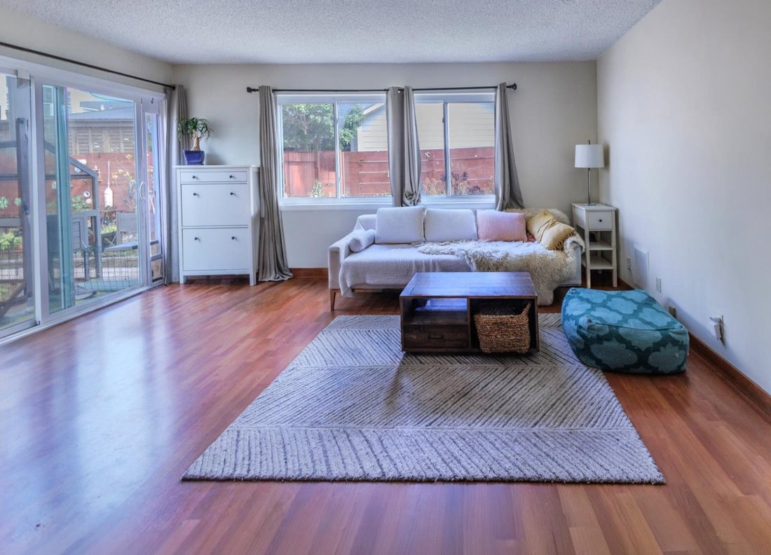 Pacifica, California, United States 5 - 18705617