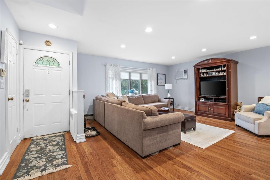 House in Plainview, New York, United States 5 - 18702720