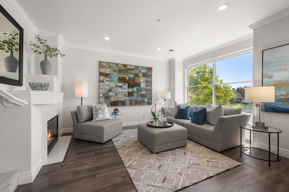Condo in Redwood City, California, United States 4 - 18703021
