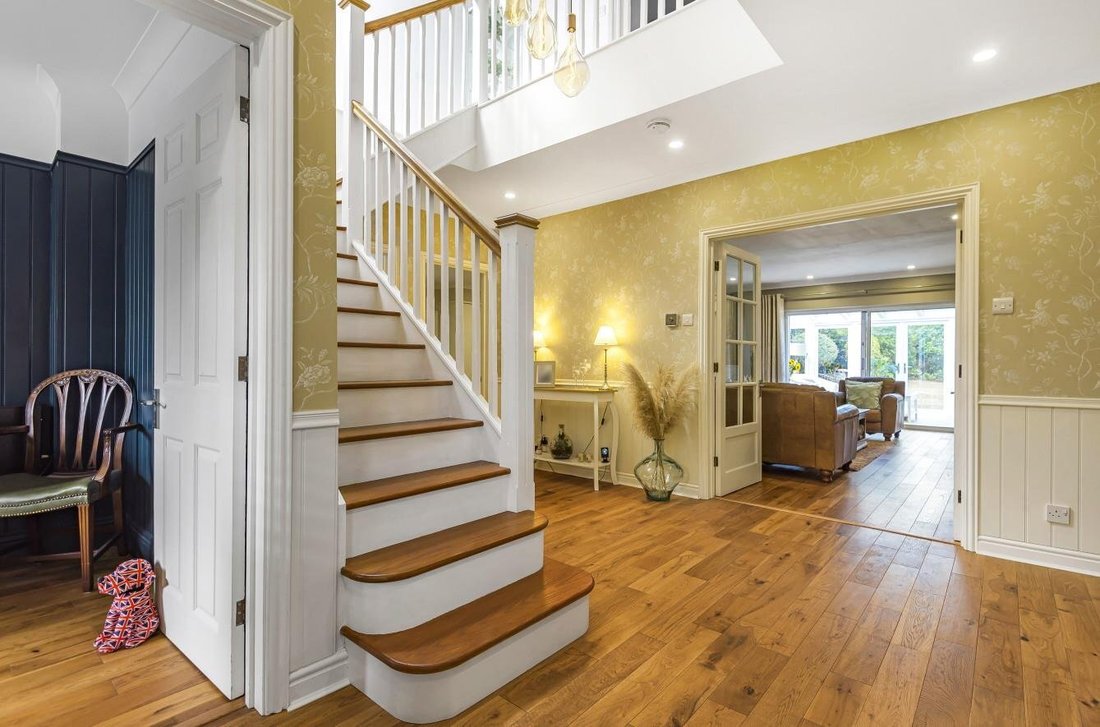 Bungalow in North Looe, Epsom and Ewell, England 4 - 18703101