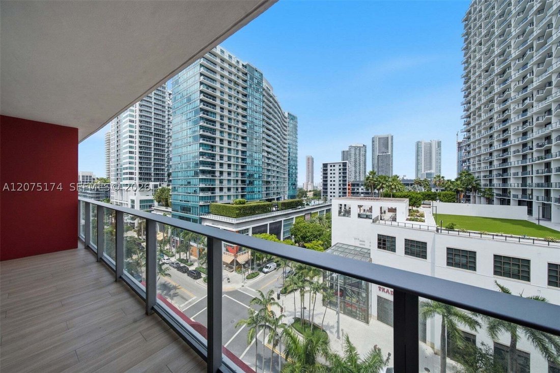 Condo in Miami, Florida, United States 4 - 18706043