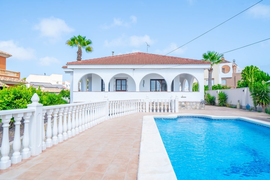 House in Torrevieja, Valencian Community, Spain 2 - 18707221