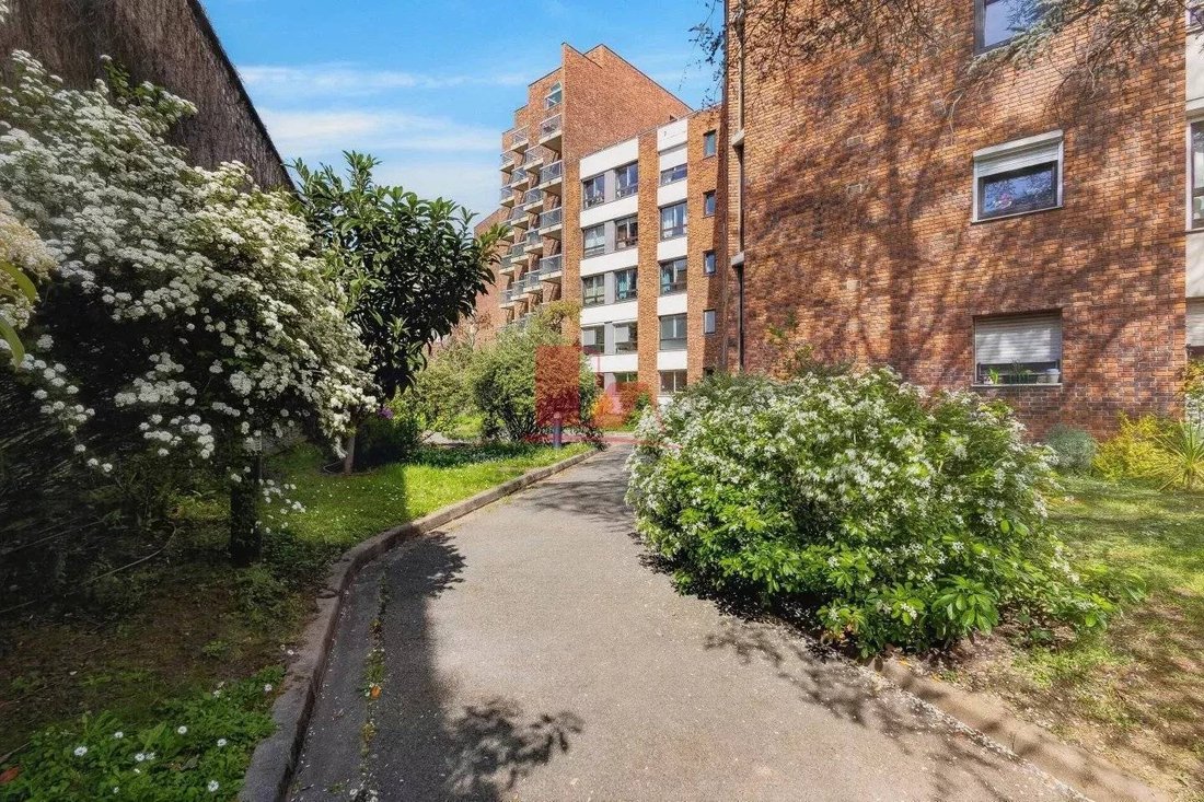 House in Espaces Jeunes, Issy-les-Moulineaux, France 1 - 17654384