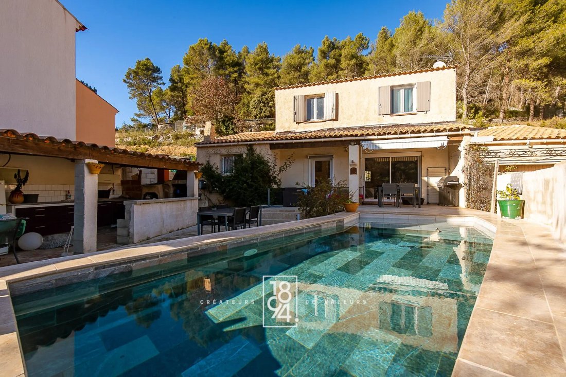Casa en Saint-Zacharie, Provenza-Alpes-Costa Azul, Francia 1 - 16964323
