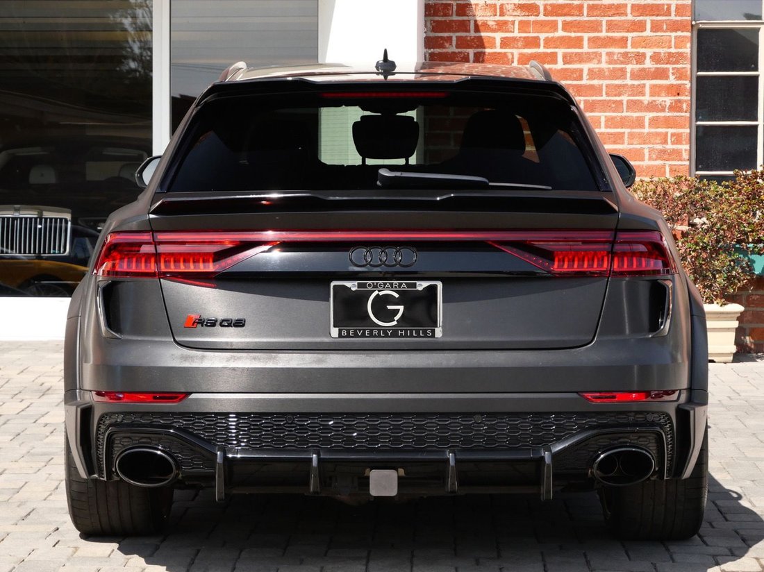 Suv in Beverly Hills, CA, United States 5 - 18709246