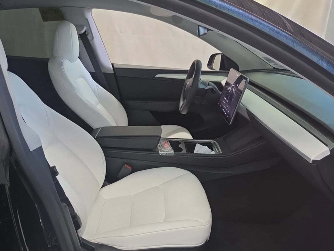 Suv in Newport Beach, CA, United States 3 - 18710553