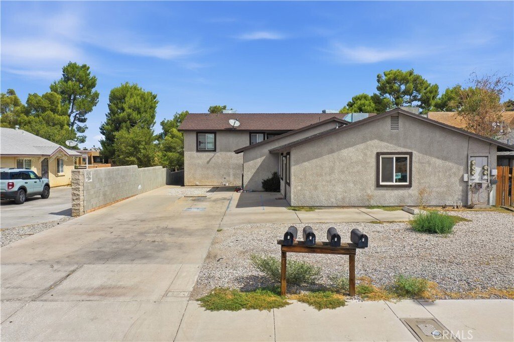 House in Victorville, California, United States 3 - 18711025