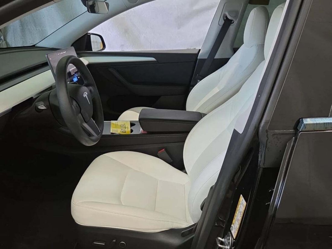 Suv in Newport Beach, CA, United States 2 - 18710553