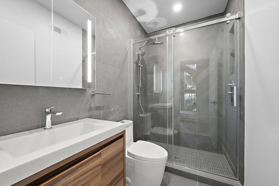 Condo in Montréal, Quebec, Canada 5 - 18708925