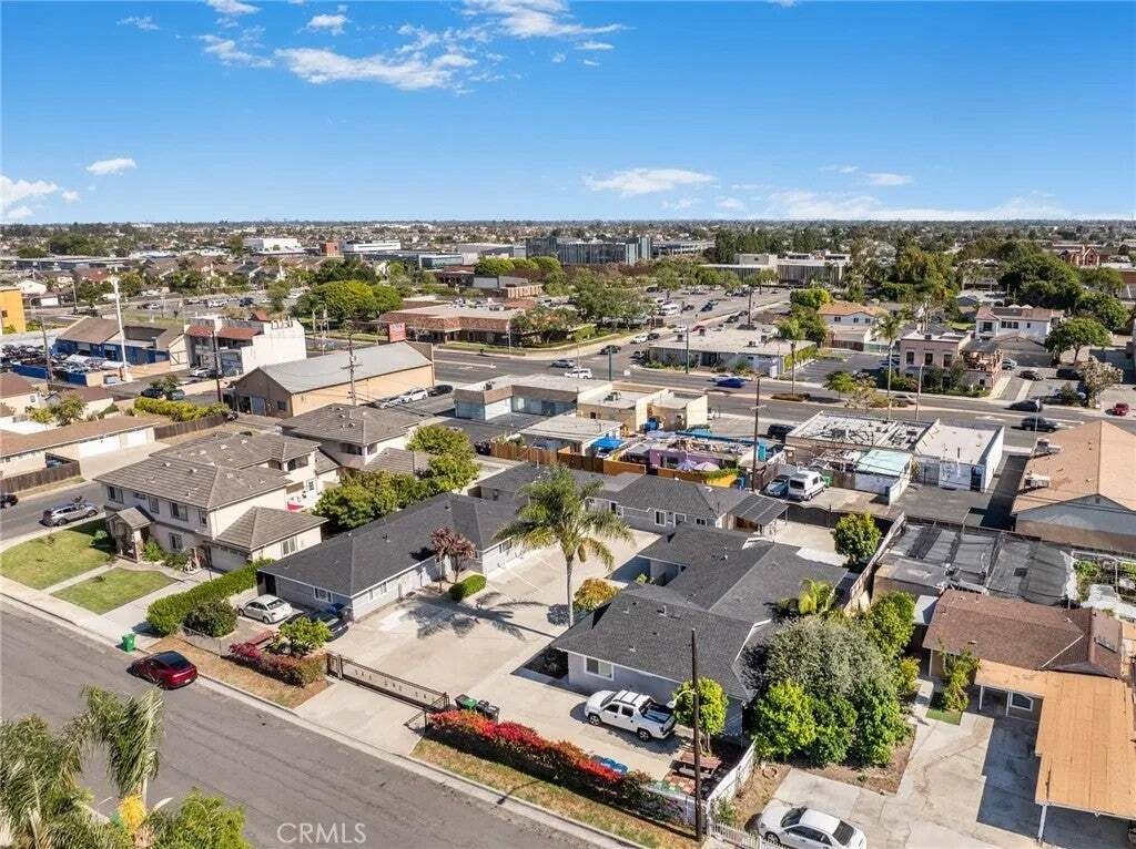 Westminster, California, United States 1 - 18703235
