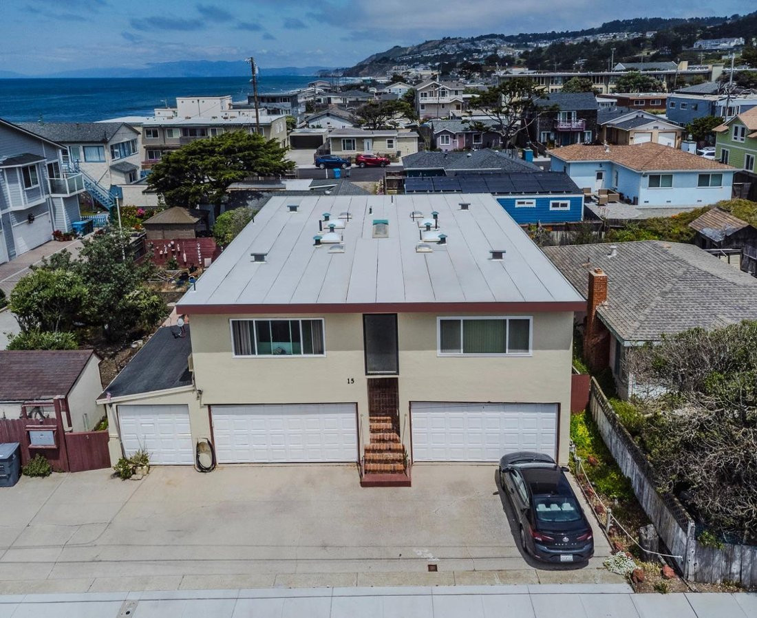 Pacifica, California, United States 2 - 18705617