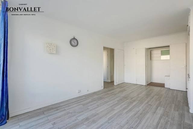 Apartment in Saint Lambert, Paris 15e Arrondissement, Paris 4 - 16981101