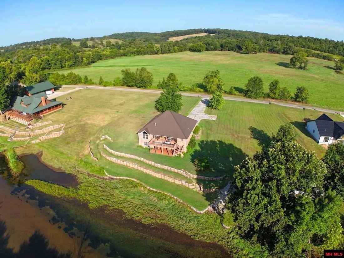 Flippin, Arkansas, United States 3 - 18709018