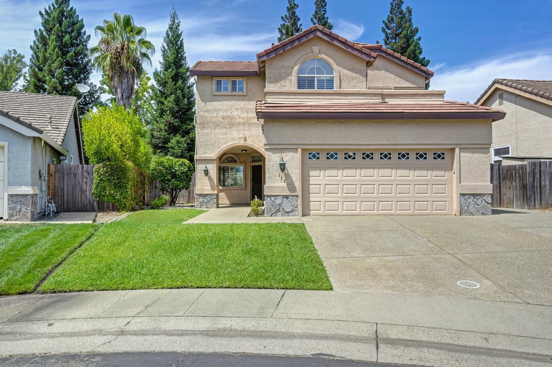Roseville, California, United States 1 - 18709056