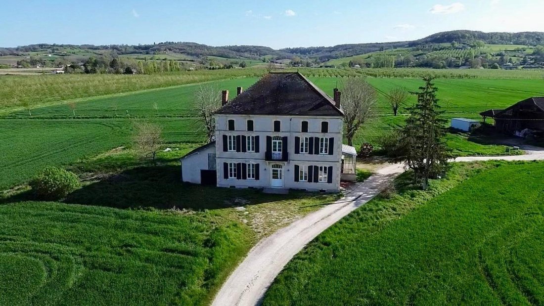House in Allez-et-Cazeneuve, Nouvelle-Aquitaine, France 1 - 18713624