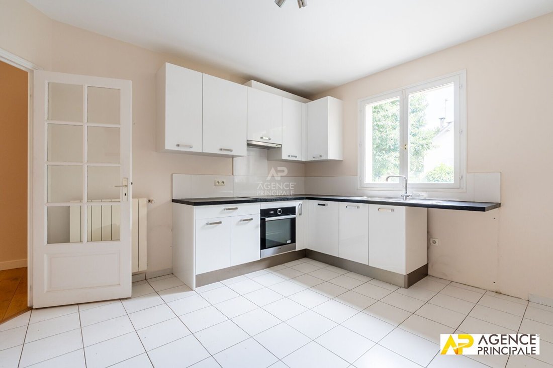 House in Napoleon, Maisons-Laffitte, France 3 - 18707026