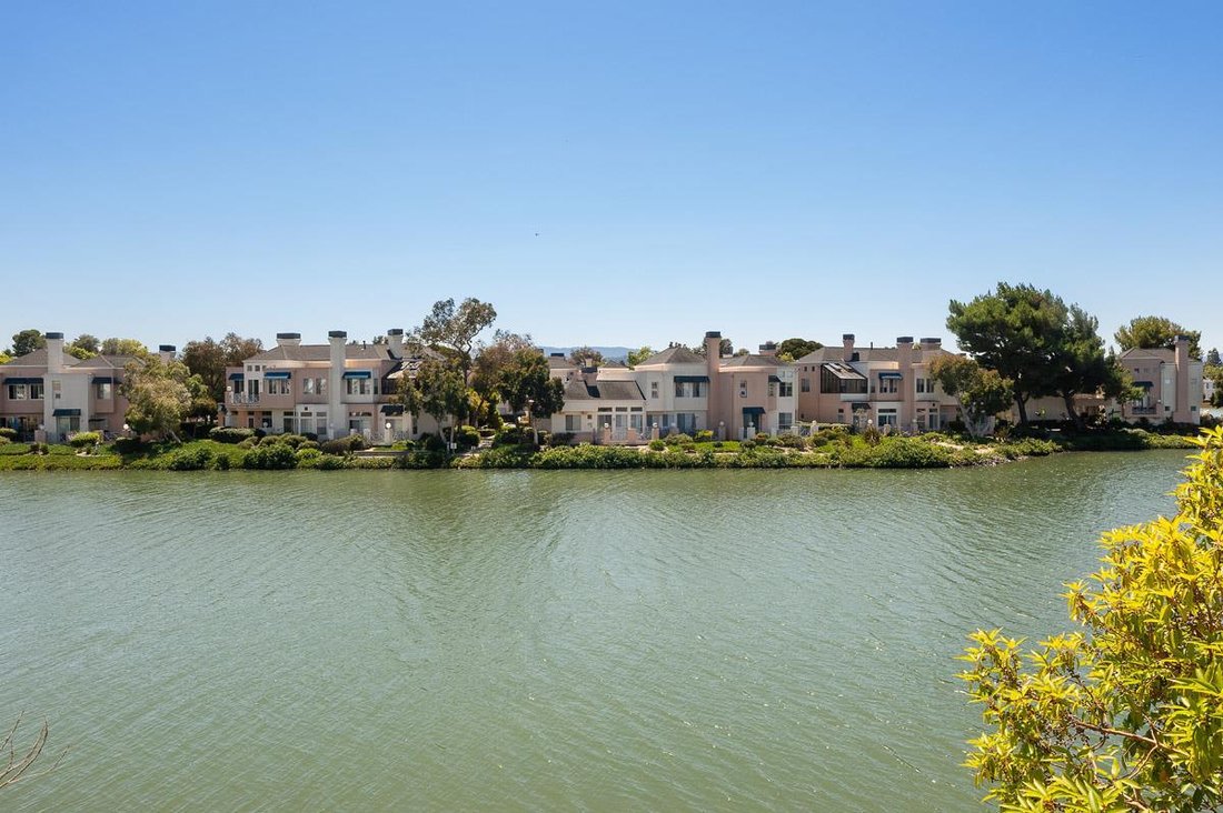Condo in Redwood City, California, United States 1 - 18703021