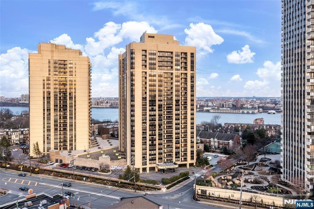 Condo in Fort Lee, New Jersey, United States 1 - 18702748
