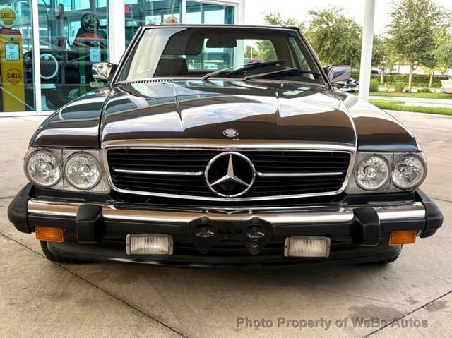 MercedesBenz 560 in Calverton, NY, United States 2 - 18711574