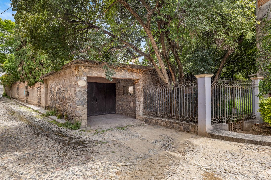 Land in San Miguel de Allende, Guanajuato, Mexico 1 - 18708904