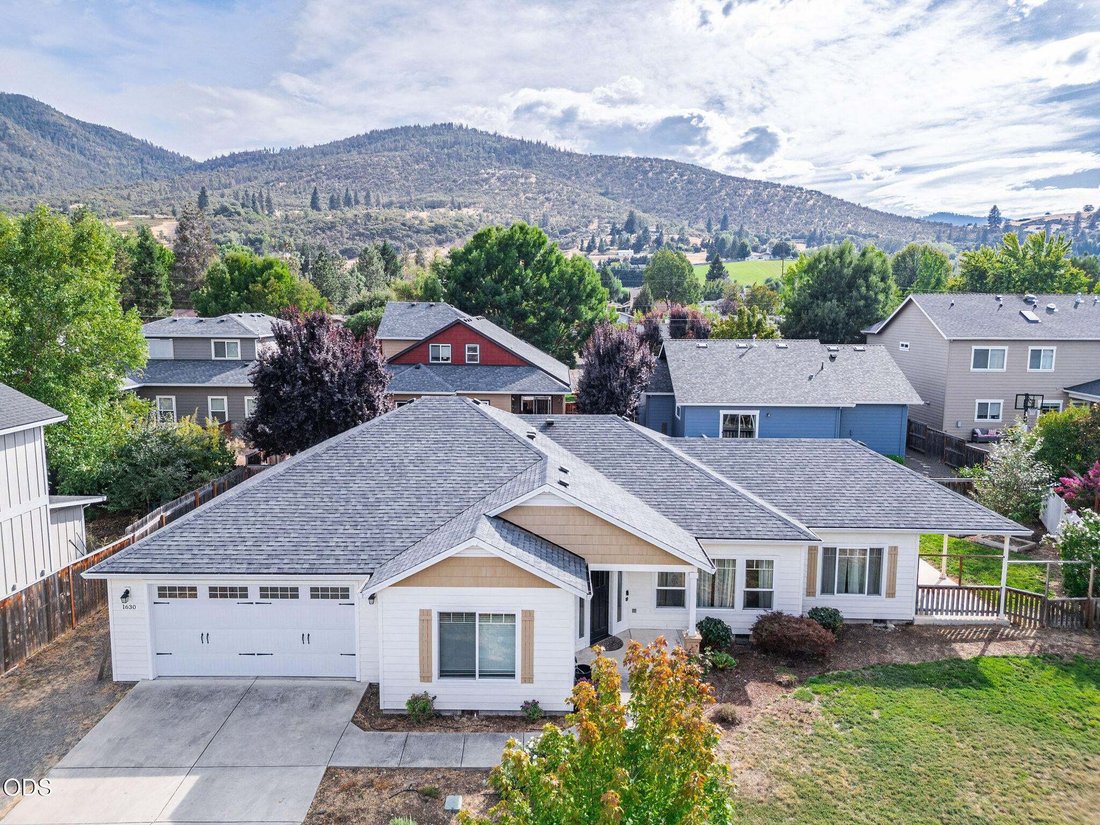 House in Talent, Oregon, United States 1 - 18709945