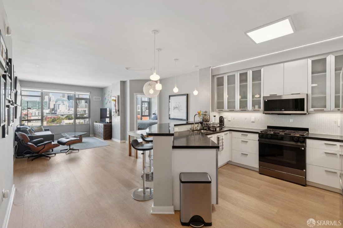 Condo in San Francisco, California, United States 2 - 18705027